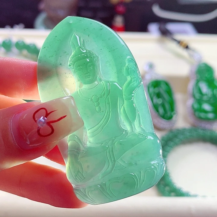 翡翠颈饰未镶嵌天然