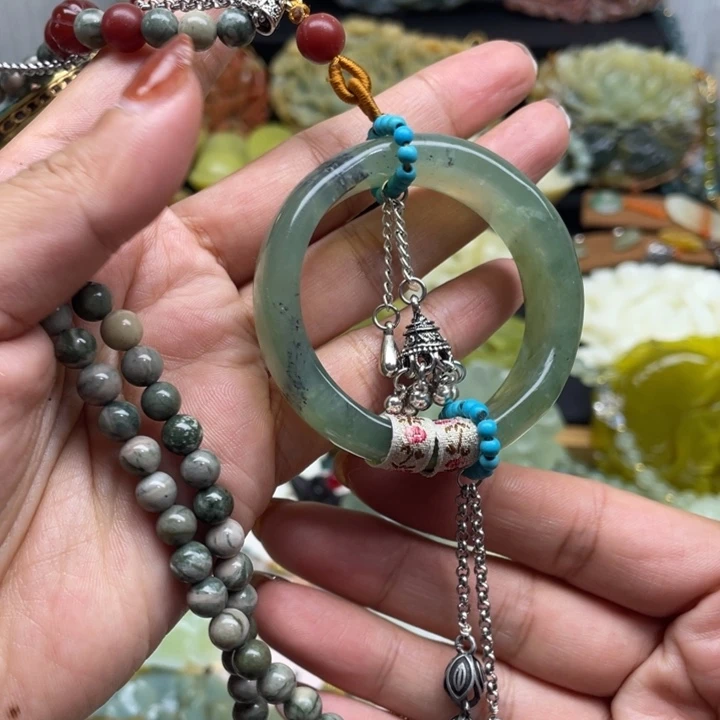 蛇纹石玉未镶嵌颈饰