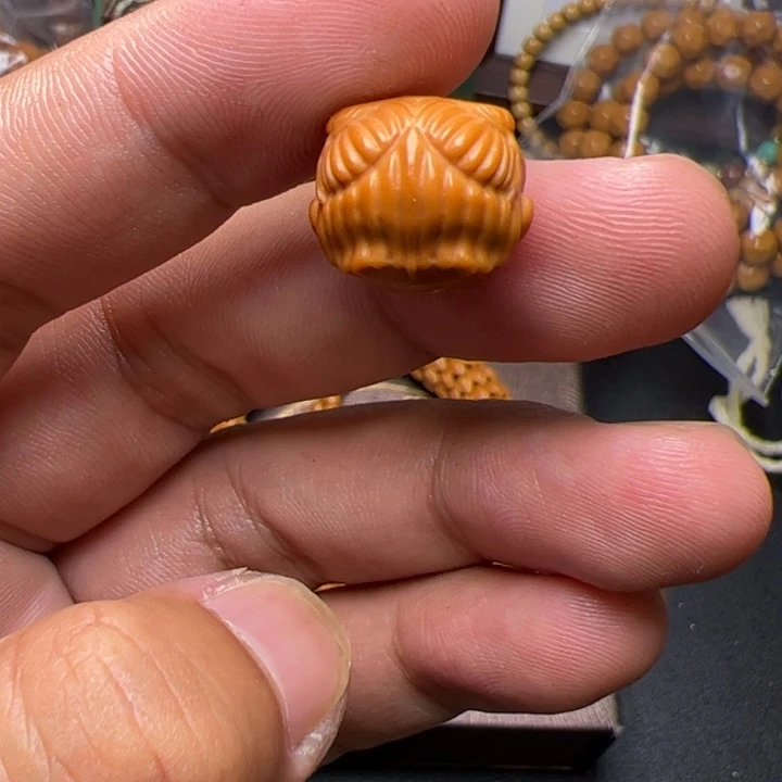 悠***士猴头核桃吊坠土坷垃