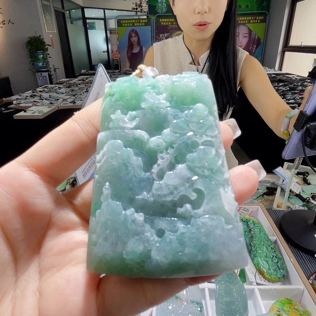 颈饰未镶嵌翡翠一个