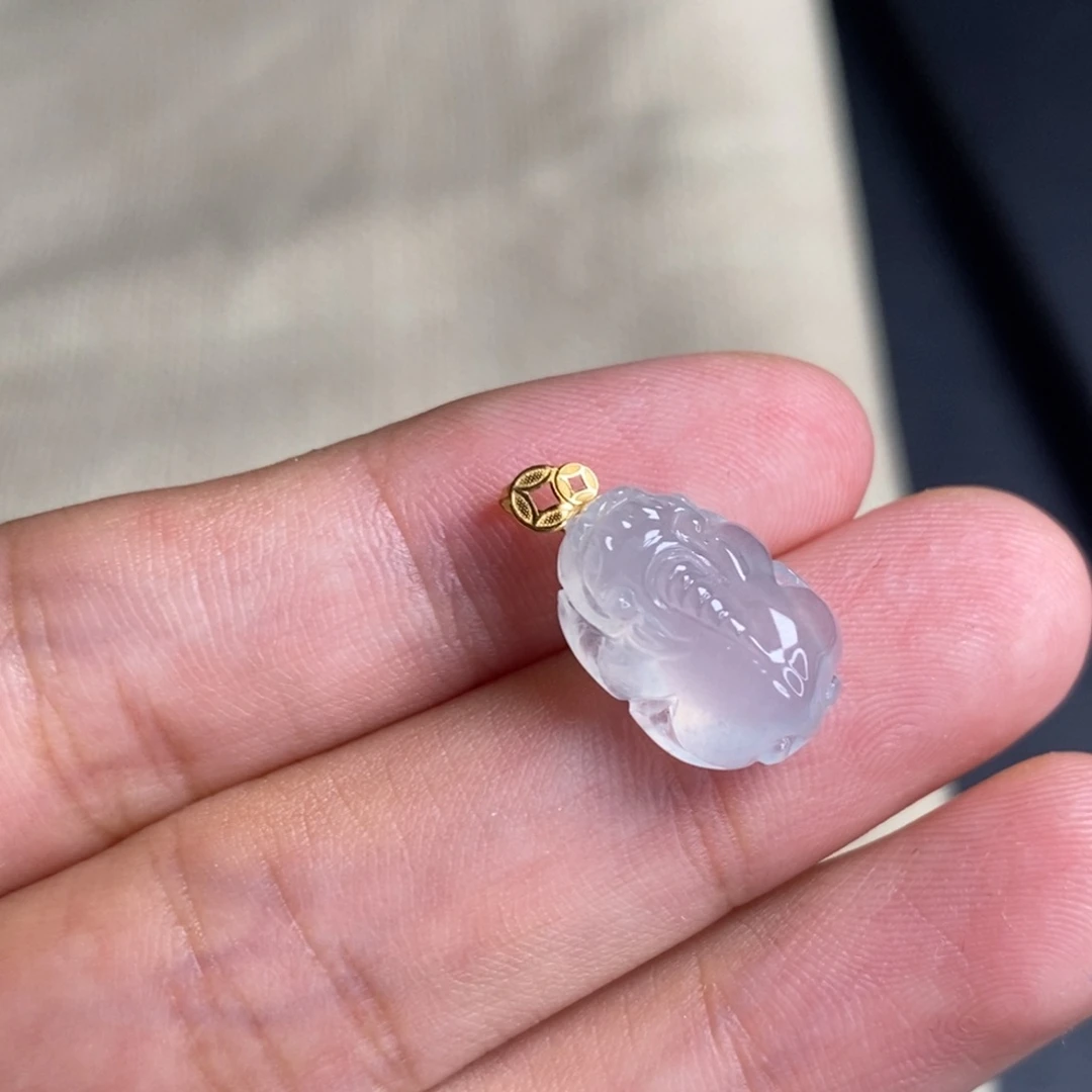 翡翠18K金镶嵌颈饰貔貅