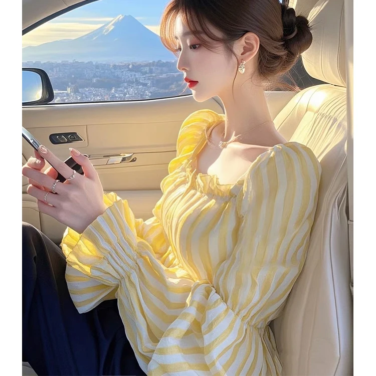 今年爆款高端黄色条纹衬衫女2025早春新款法式气质方领木耳边衬衣