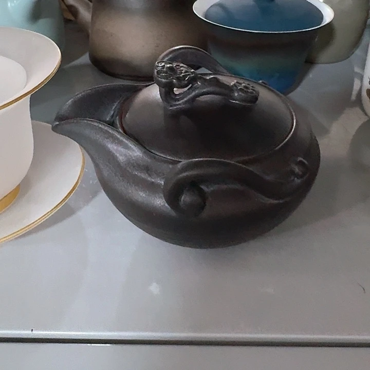 主人杯一个，瓷。。。品茗
