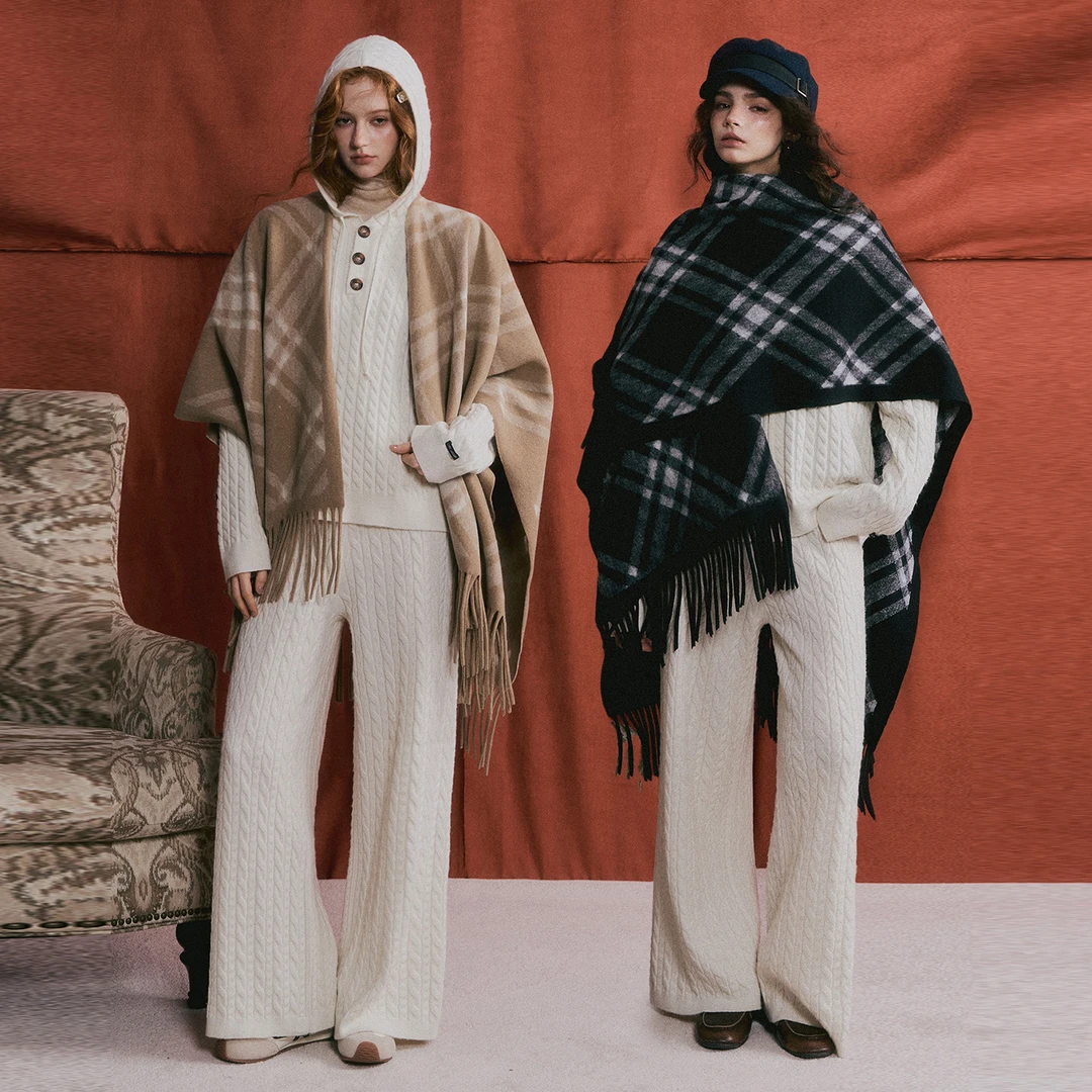 AsGony复古格纹流苏斗篷披肩