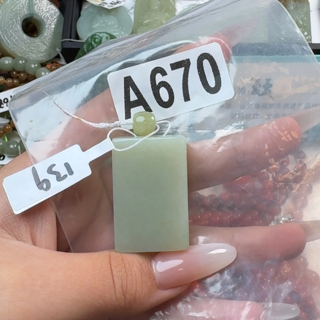 摇***来和田玉未镶嵌珠宝奇石