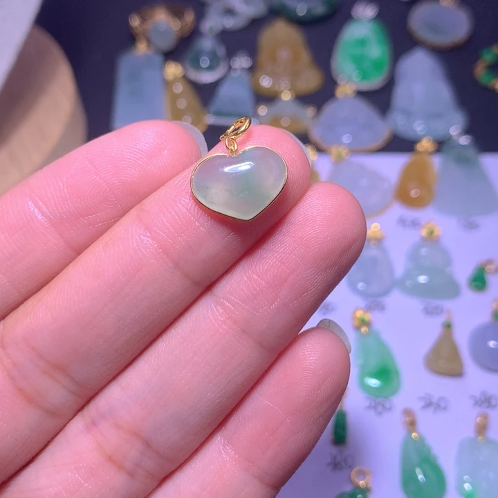 颈饰18K金镶嵌翡翠小*菜翡翠