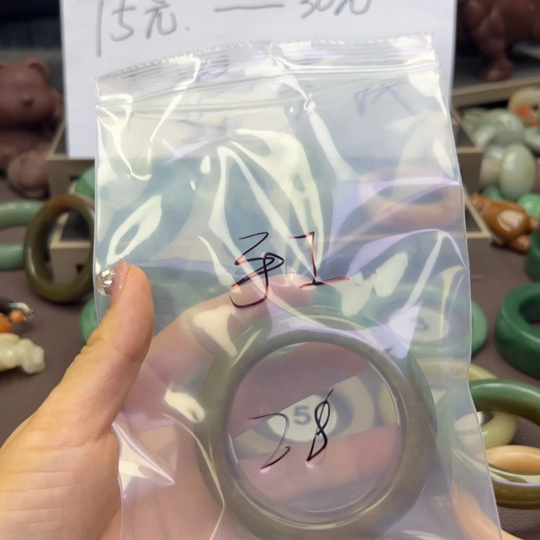 未镶嵌手镯石英岩玉小**工
