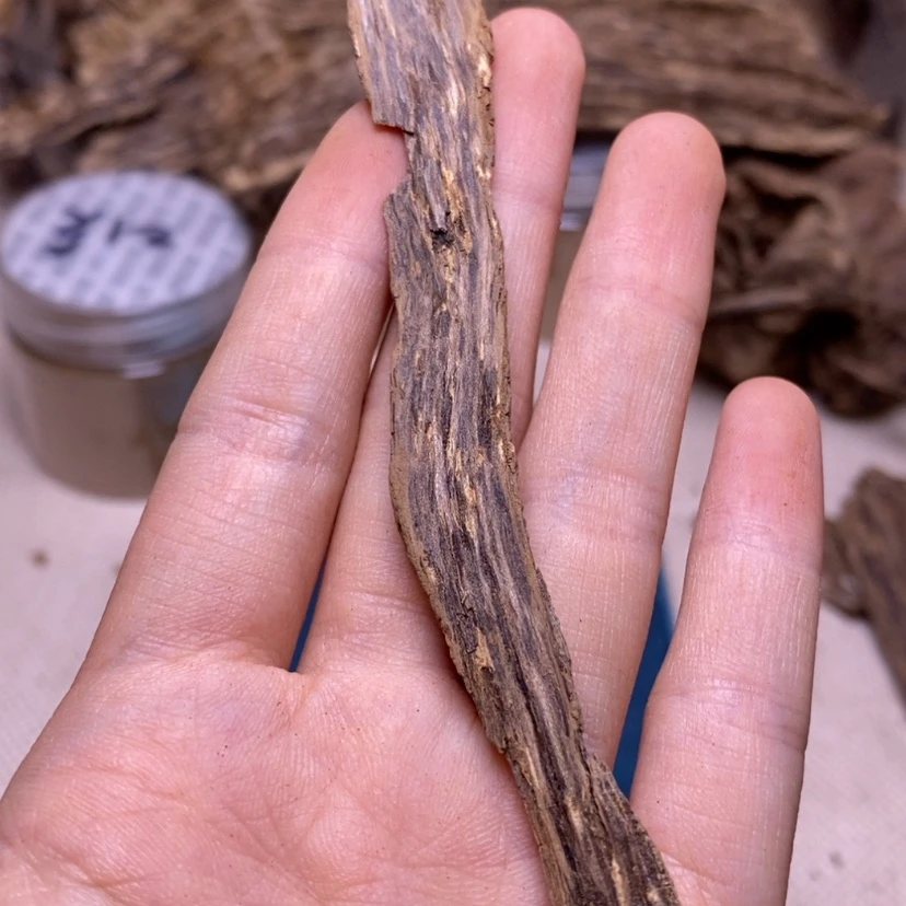 【闪购商品】根部奇楠皮2克