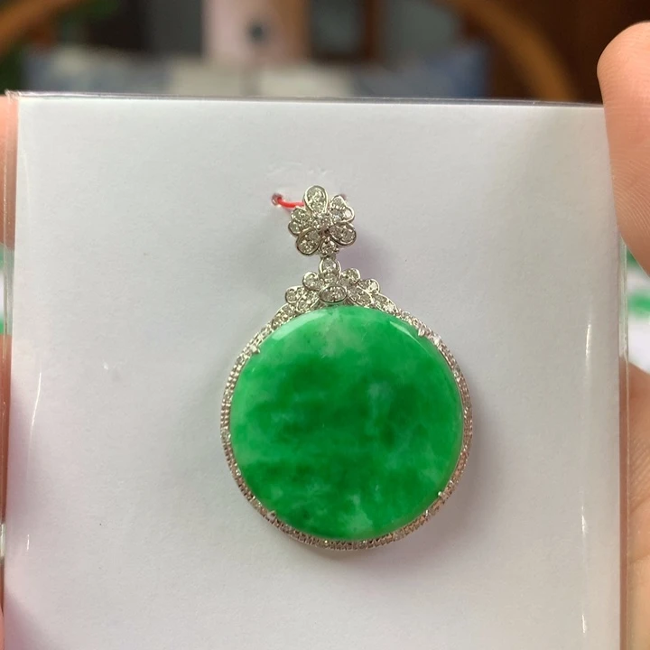 翡翠18K金镶嵌颈饰翡翠吊坠