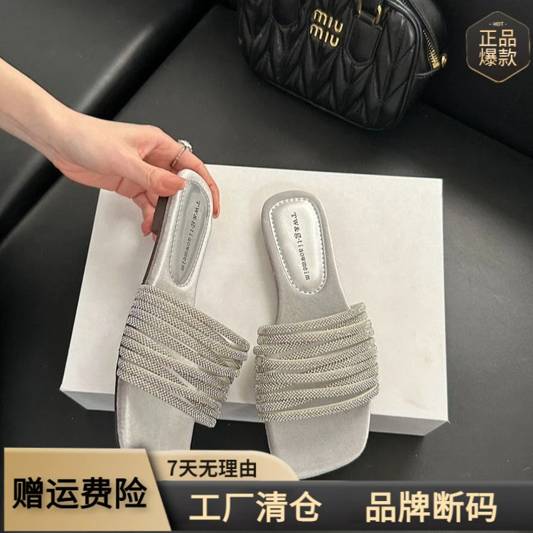 方头露趾拖鞋女2025春夏季新款外穿气质水钻一字带平底凉拖仙女鞋