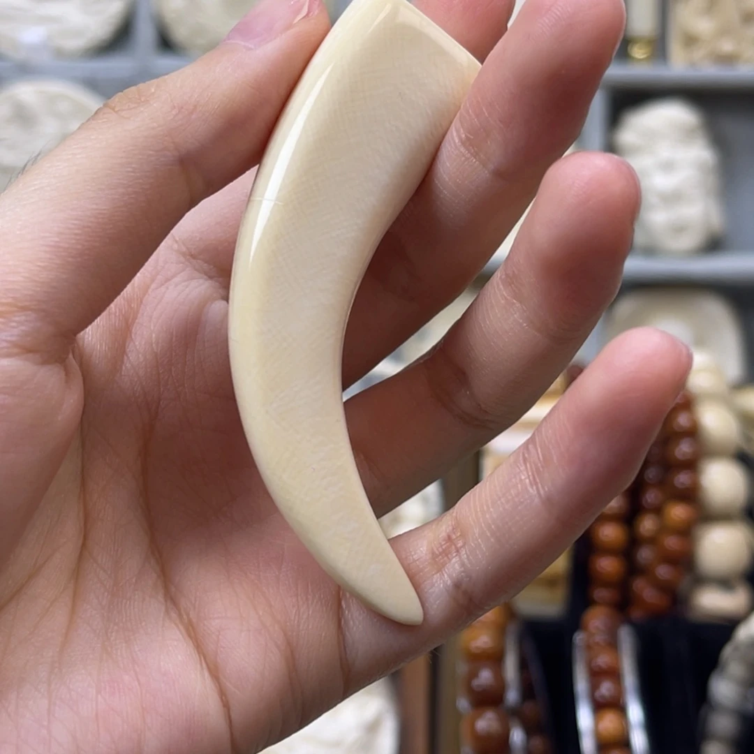 微瑕大牙尖脖挂吊坠