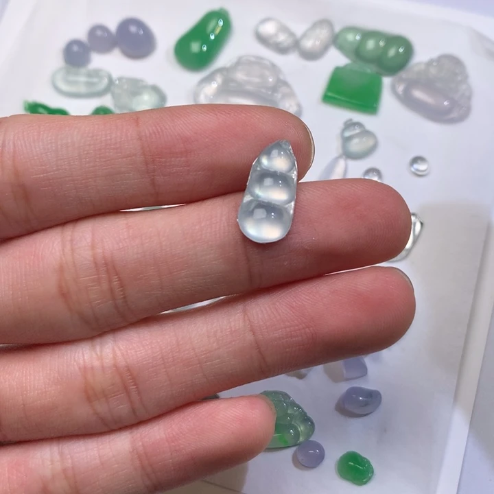 翡翠未镶嵌吊坠(不含链)豆