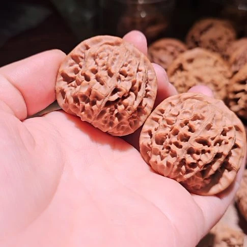 文玩核桃吊坠38血麒麟