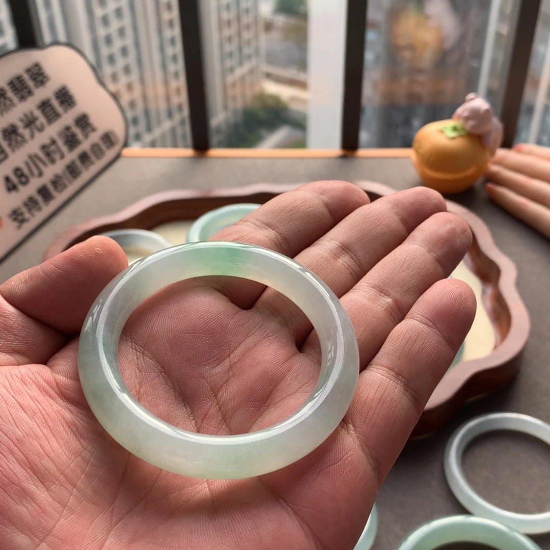 未镶嵌手镯翡翠天然翡翠手镯