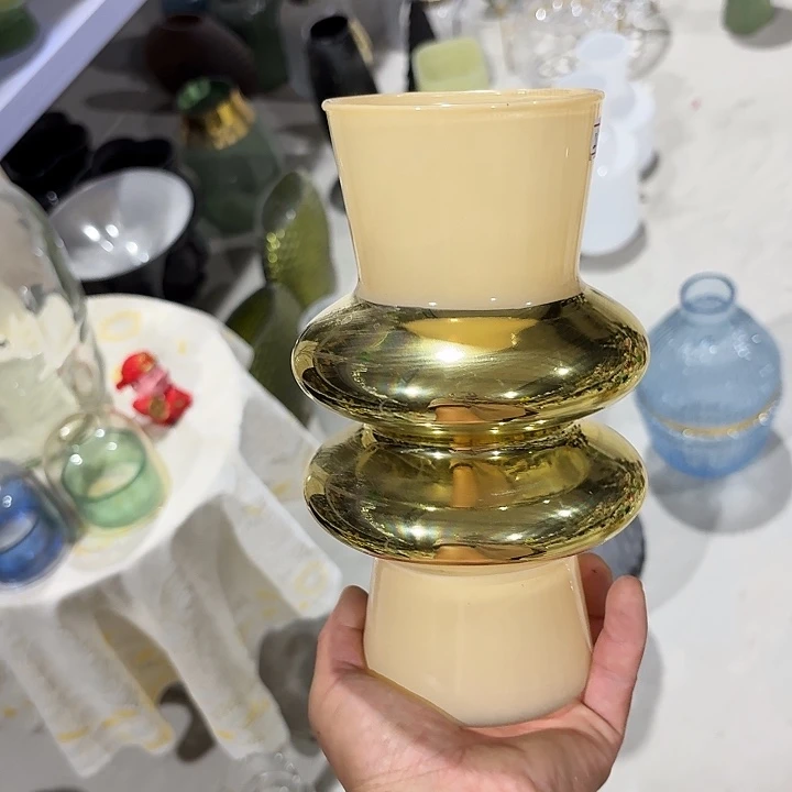 重工艺的奶油花瓶
