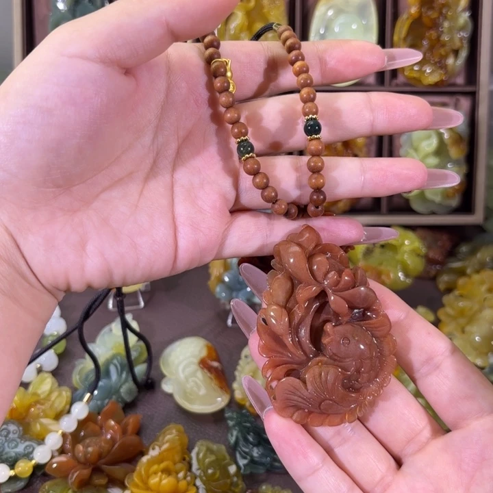 未镶嵌蛇纹石玉颈饰