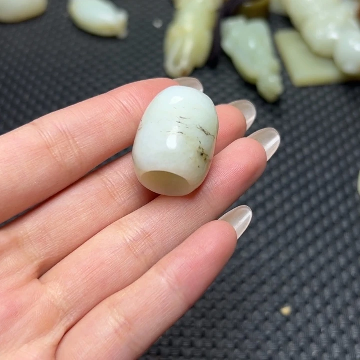 颈饰未镶嵌和田玉（白玉）