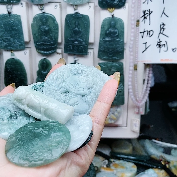 翡翠未镶嵌颈饰Z***n翡翠