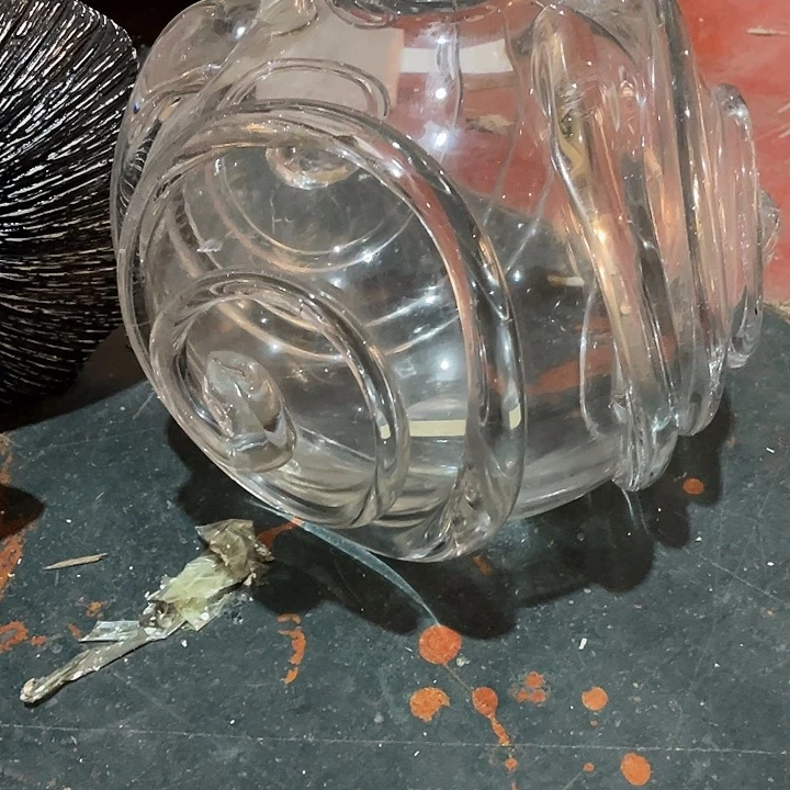 陶瓷花瓶，部分（微瑕）