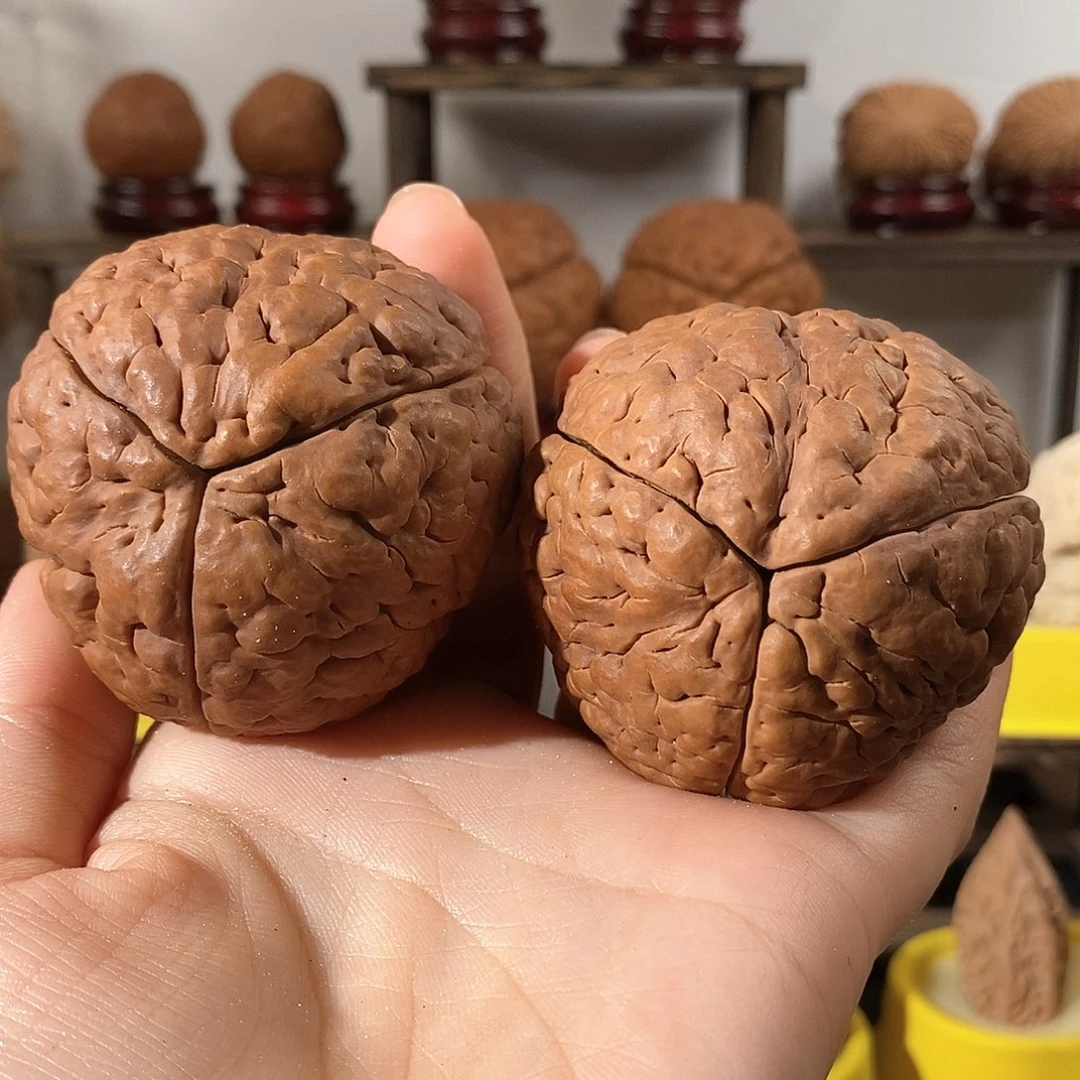 文玩核桃把件三瓣脑纹金刚5462