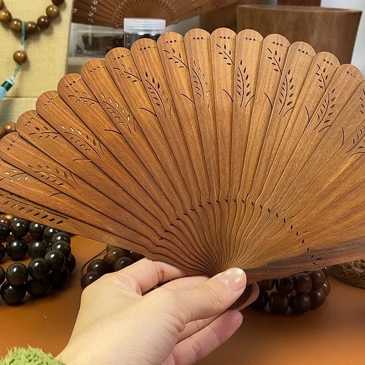 檀香木老山檀香小把苏扇带底座