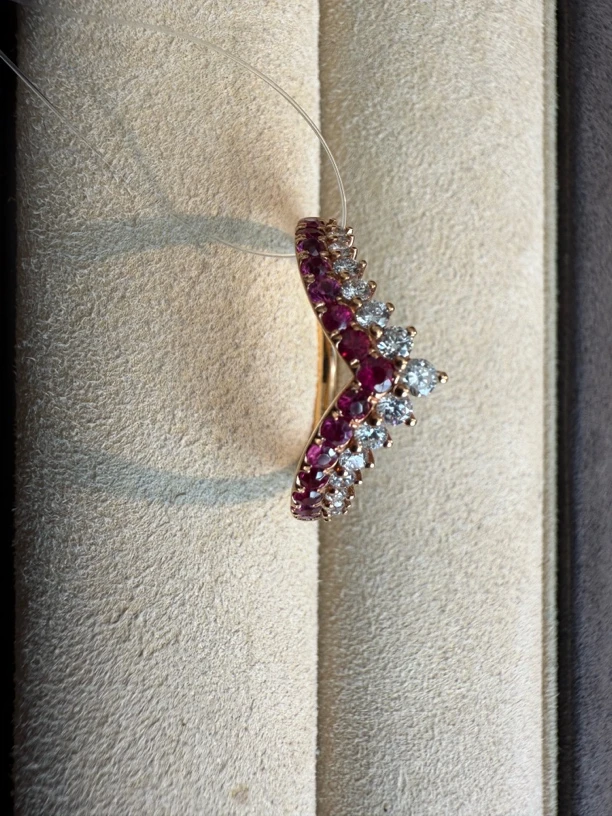 红宝石戒指18K金镶嵌