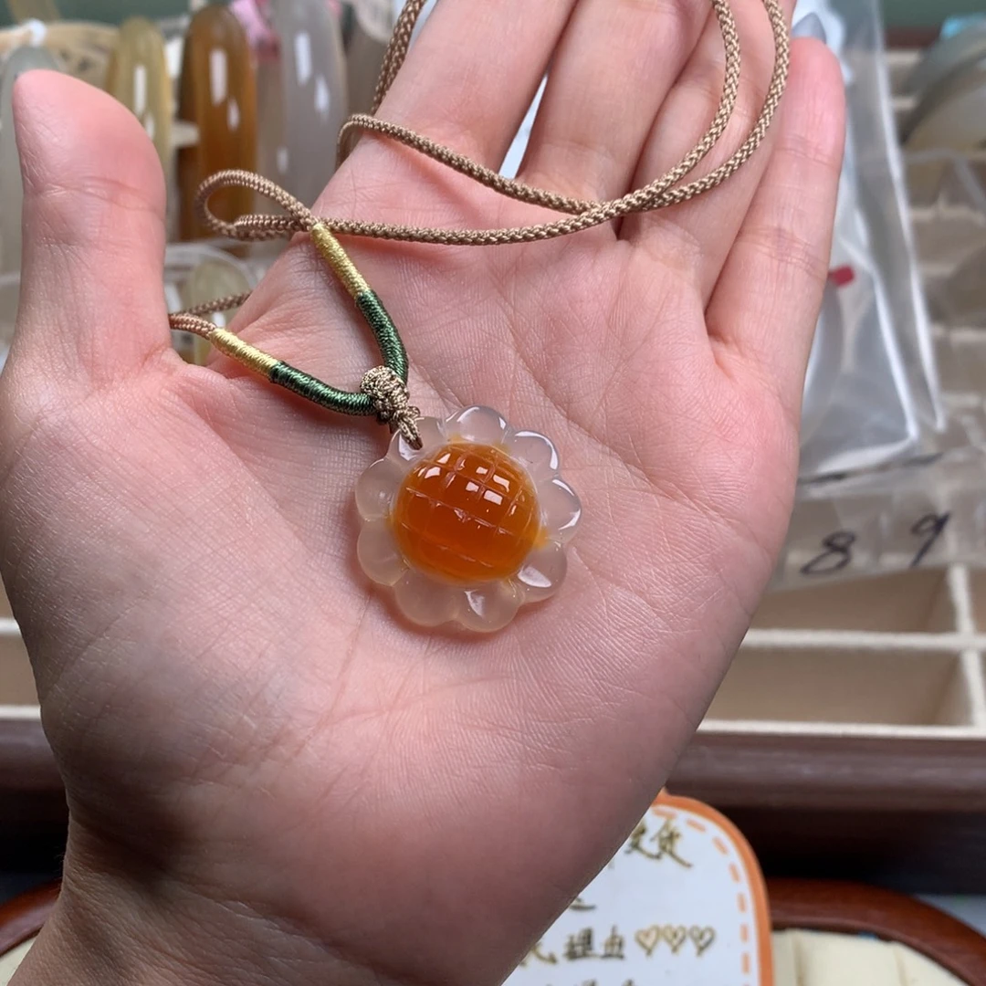 手镯玛瑙/玉髓未镶嵌太阳花吊坠