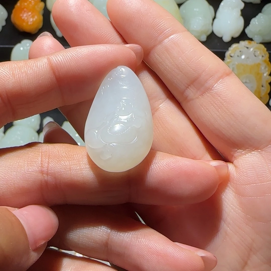 圆***率和田玉未镶嵌颈饰