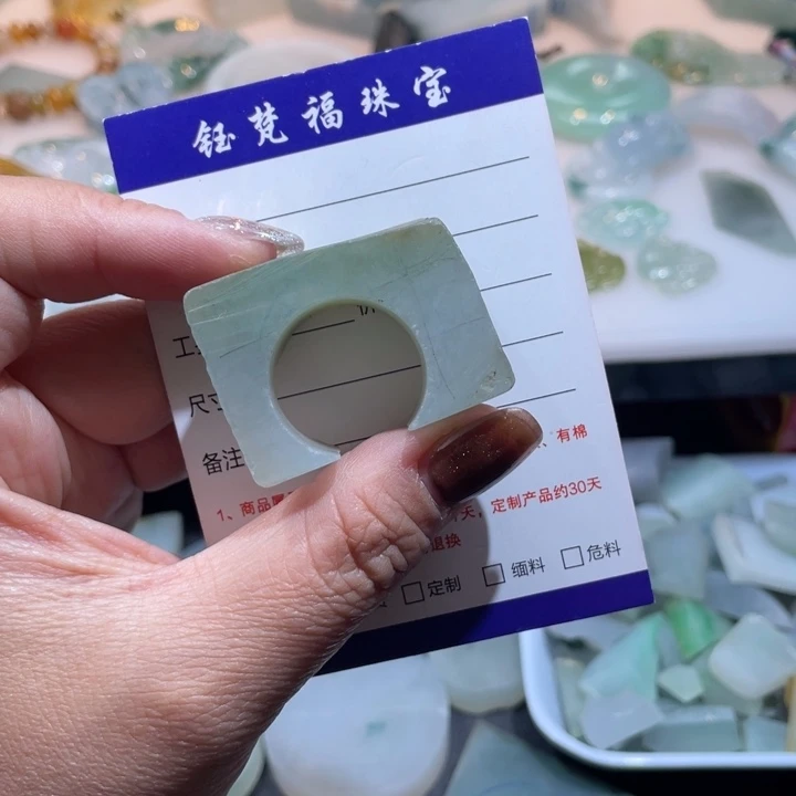 翡翠未镶嵌颈饰04