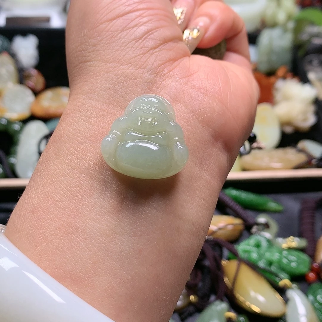 和田玉吊坠未镶嵌是***?