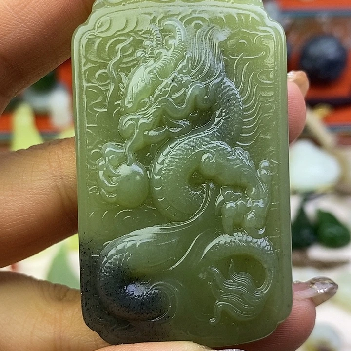 和田玉未镶嵌颈饰黄口青花龙牌吊坠牌子