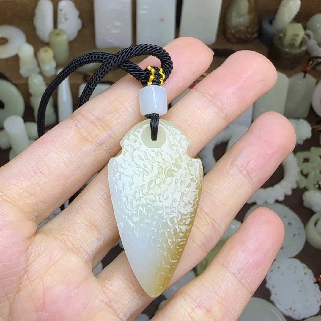 未镶嵌和田玉挂件盾牌