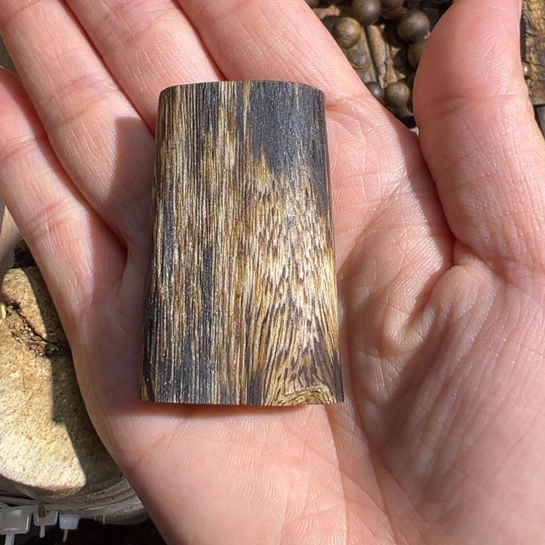 沉香吊坠虎斑棋吊坠12克