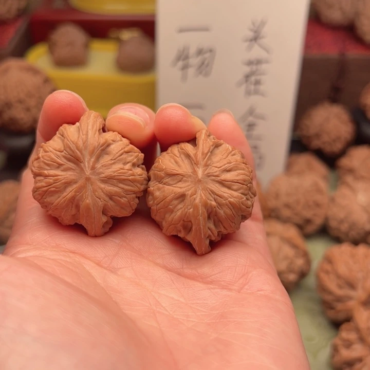 王***伟文玩核桃吊坠磨盘文玩核桃手把件