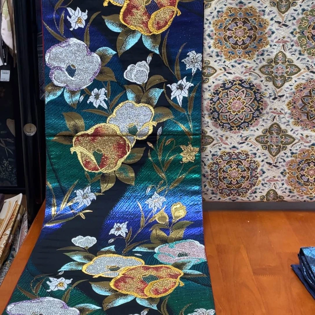 织绣彩金山茶花织锦