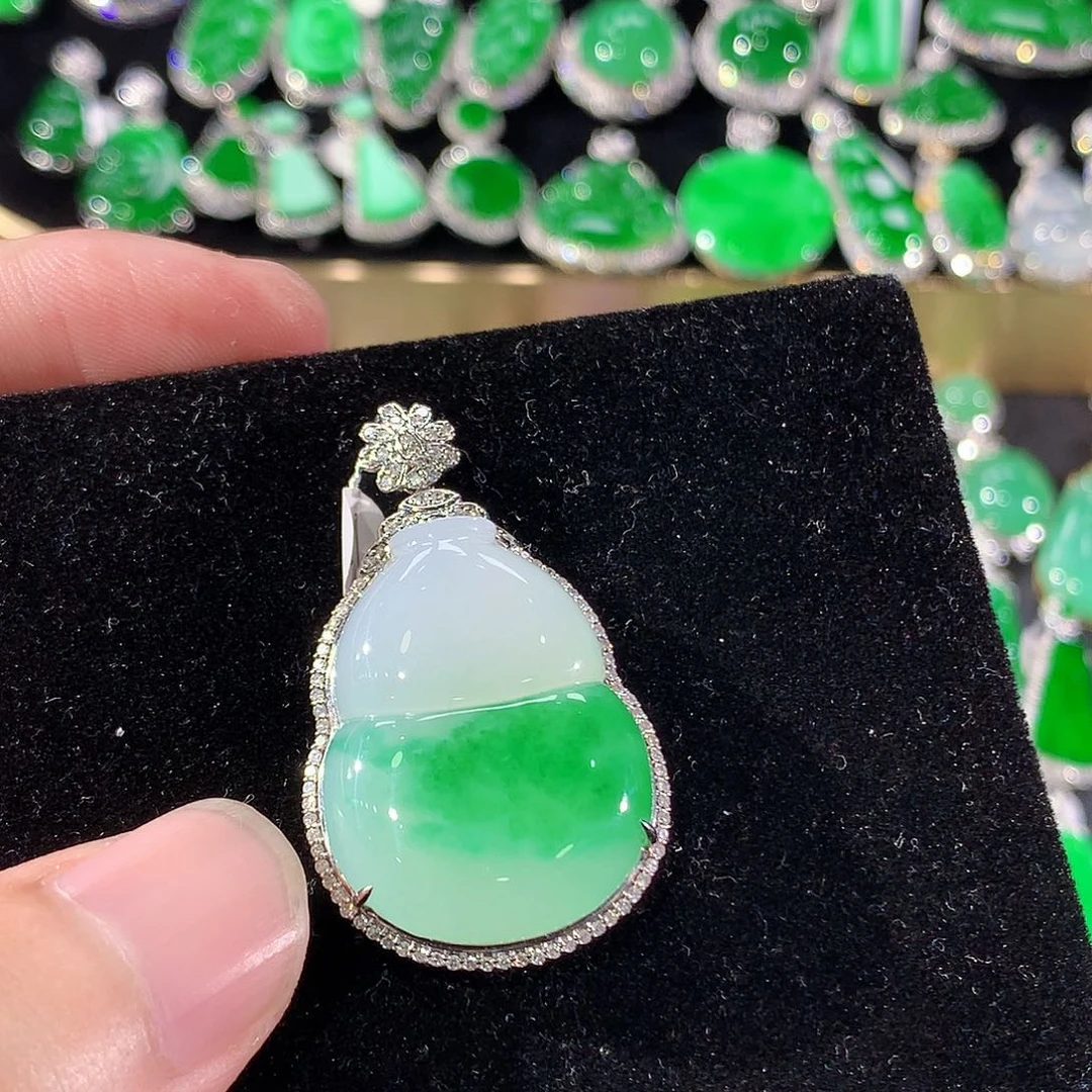 翡翠18K金镶嵌颈饰