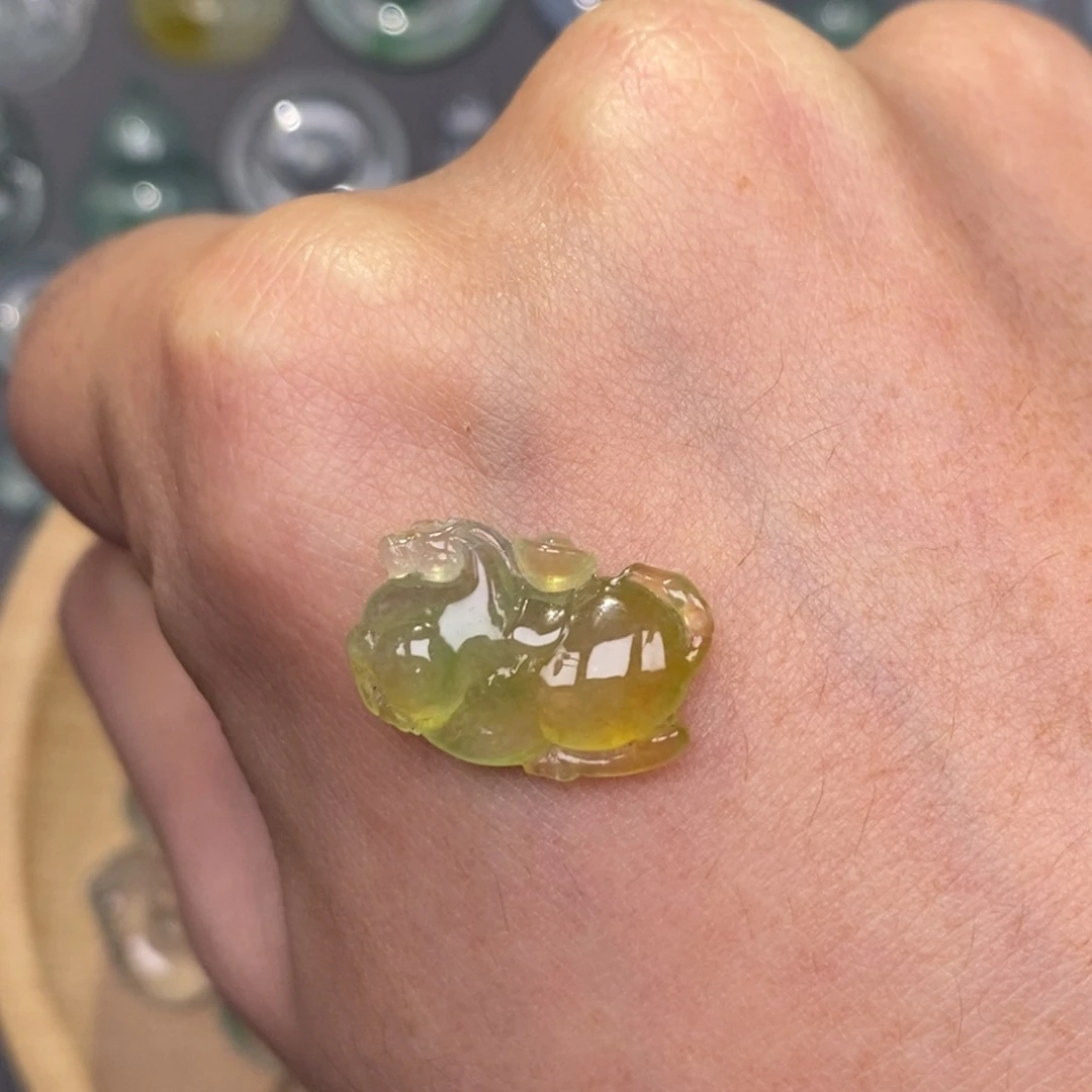 翡翠未镶嵌挂件马上有钱