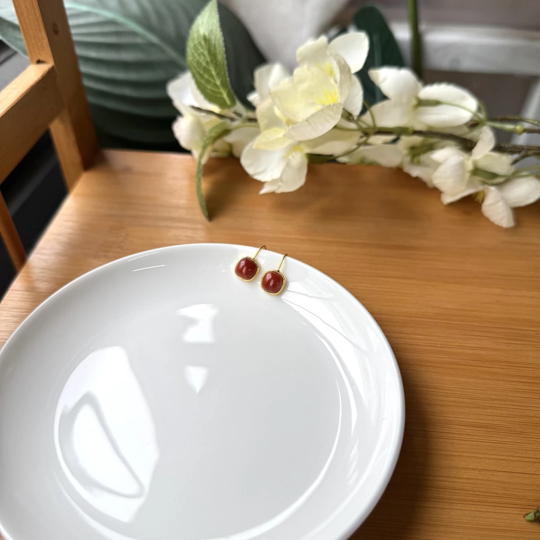 【珠宝厂长】约7.5mm南红方形蛋面耳夹