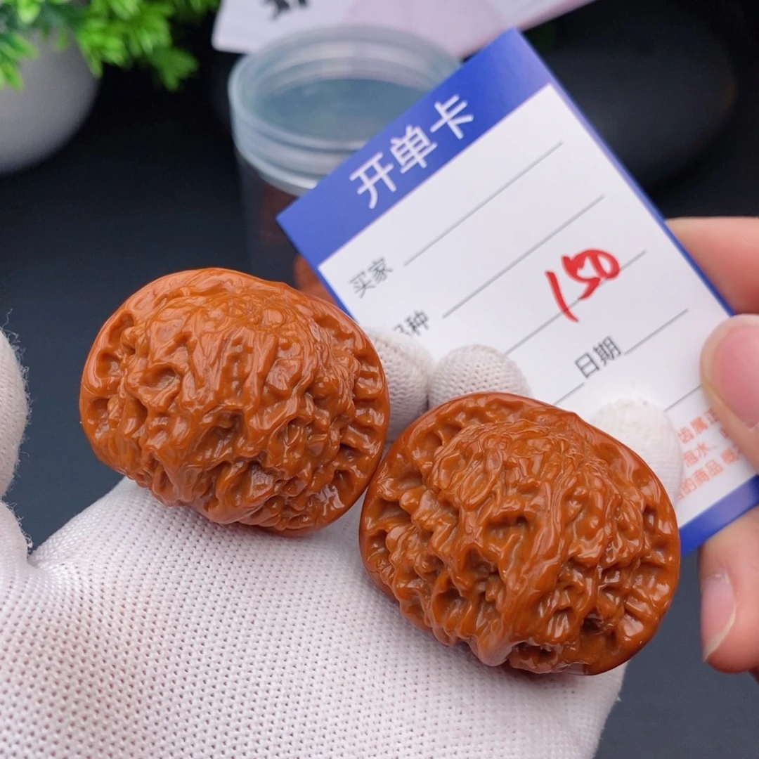 文玩核桃把件43红狮子150