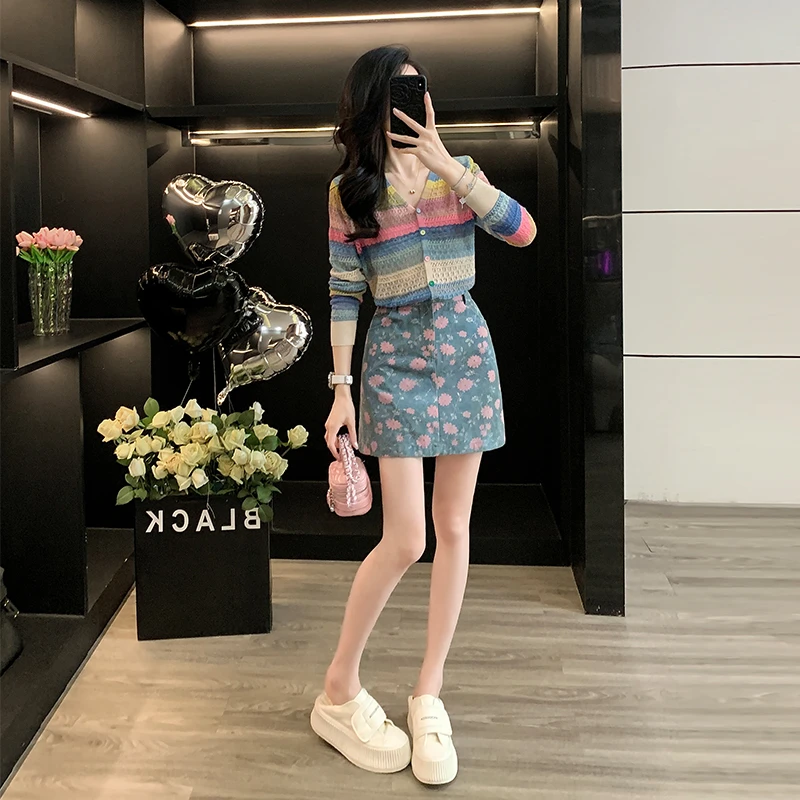 时尚气质穿搭一整套女秋条纹针织衫V领长袖宽松牛仔短裙两件套薄