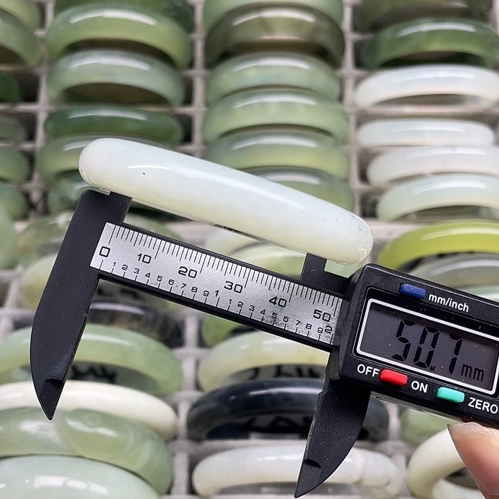 蛇纹石玉未镶嵌手镯249