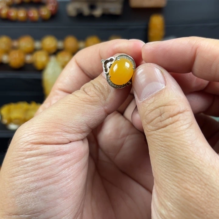 石英质玉（黄龙玉）合金吊坠(不含链)