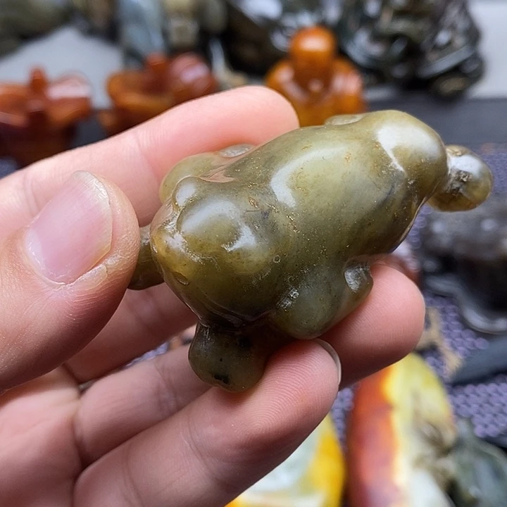 未镶嵌蛇纹石玉颈饰