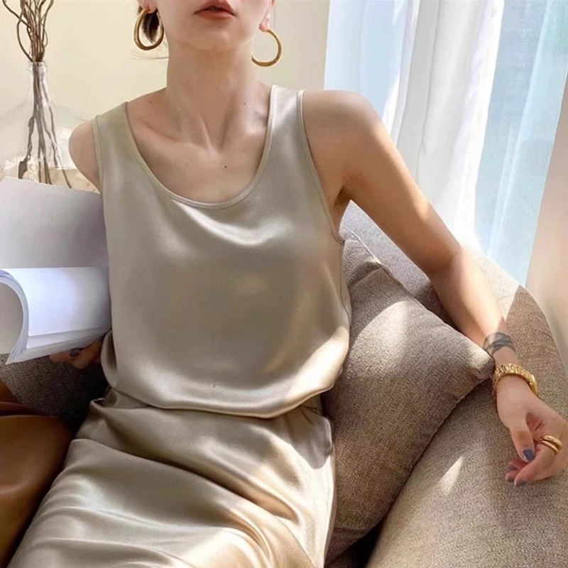 轻奢高级感2025春夏款醋酸缎面纯色百搭无袖打底U领背心T恤