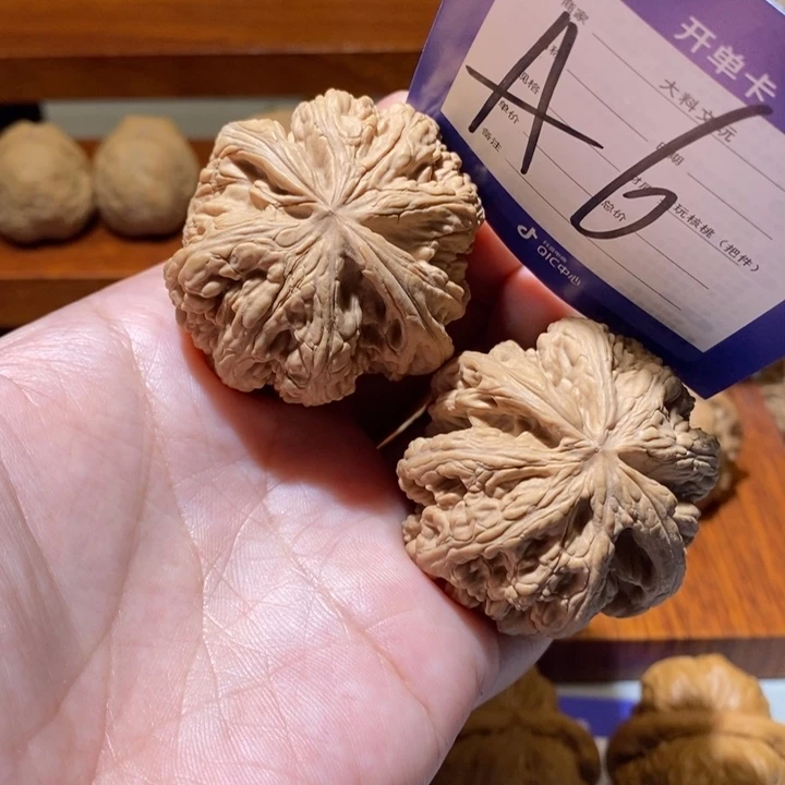 文玩核桃把件细*。你的人a 6