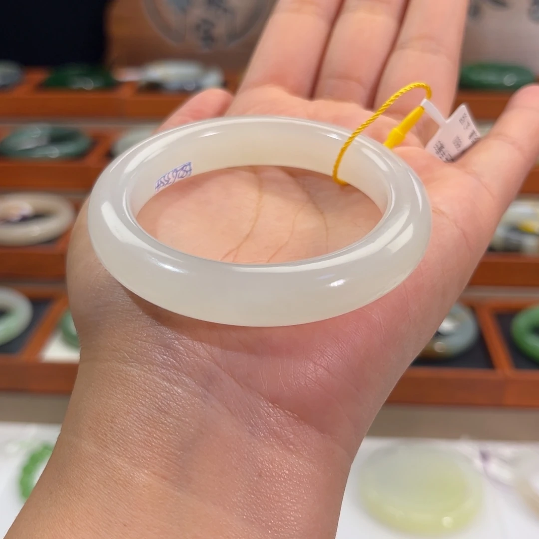 和田玉未镶嵌手镯冰胶白