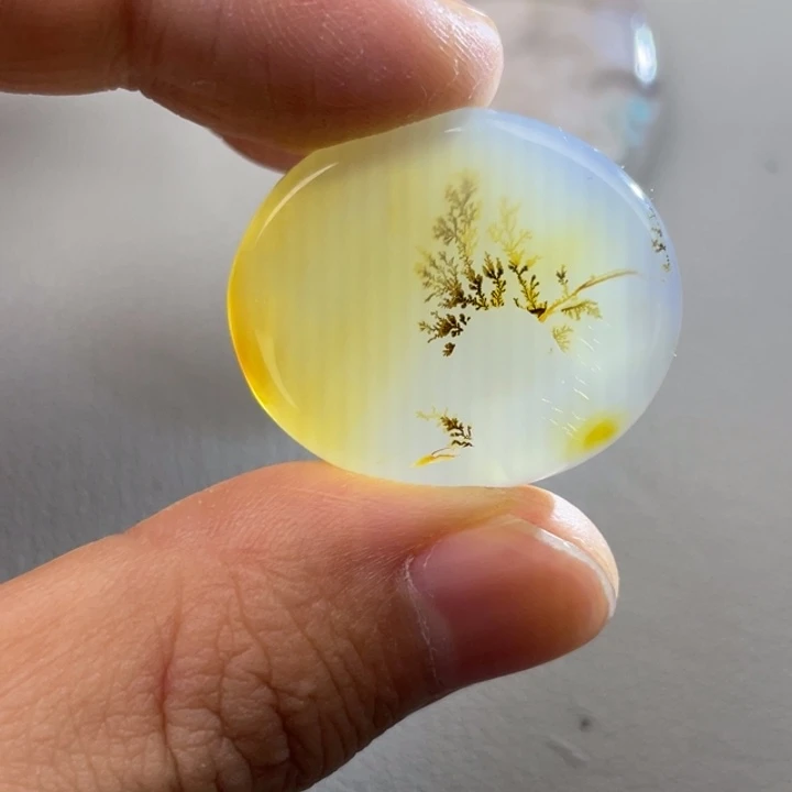 玛瑙/玉髓颈饰未镶嵌湖****?