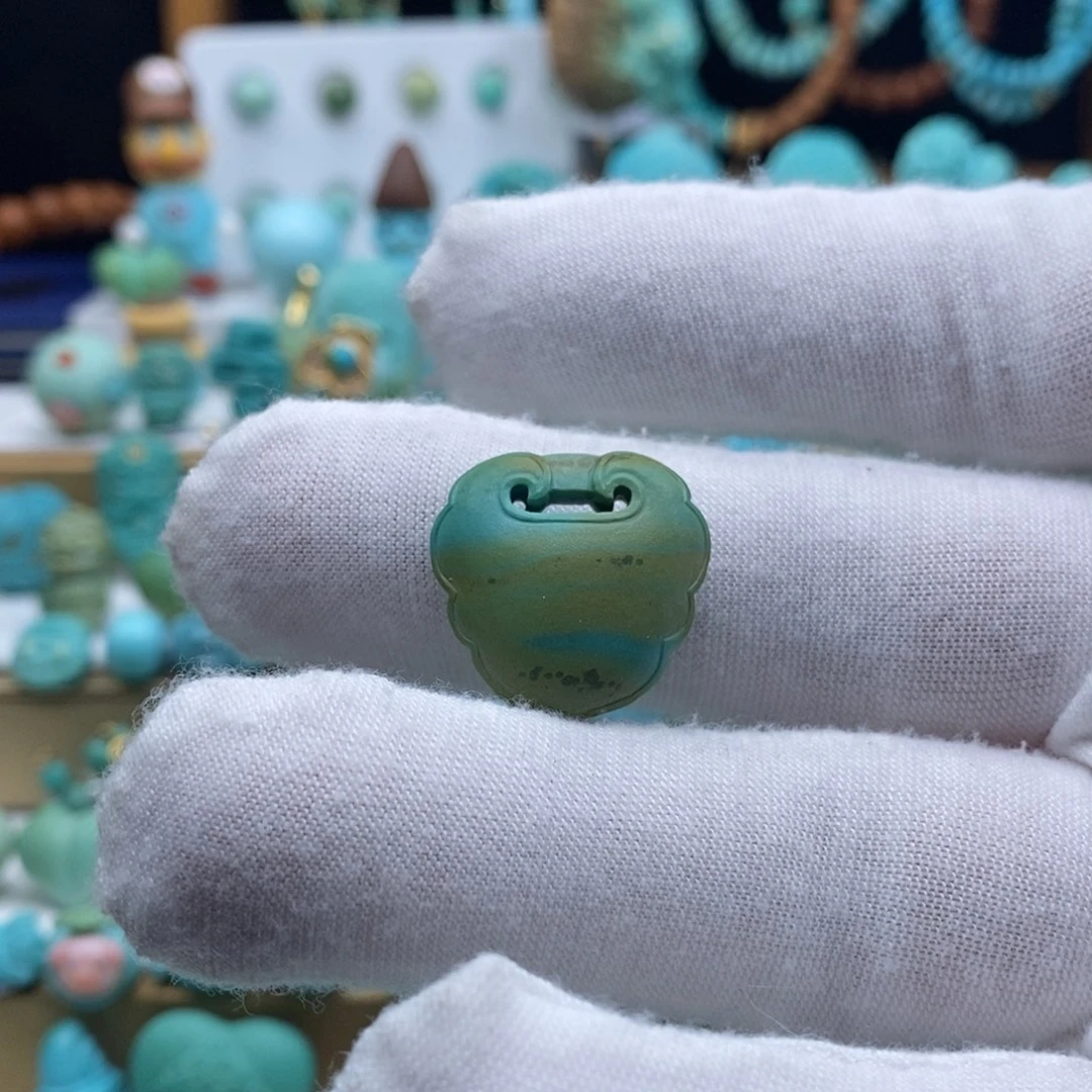 绿松石未镶嵌挂件