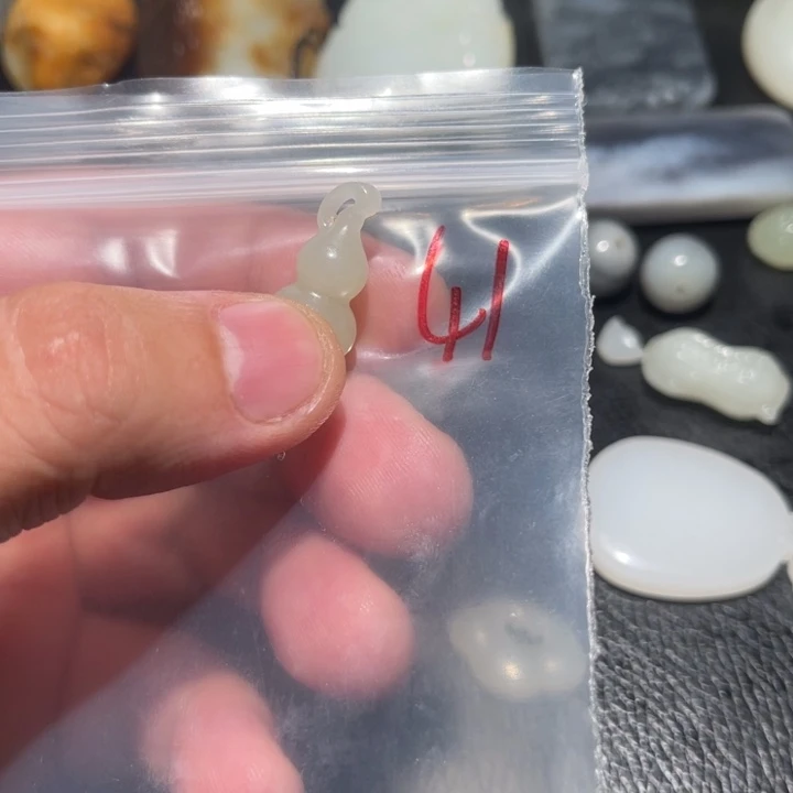 阿***鲜未镶嵌和田玉笔搁