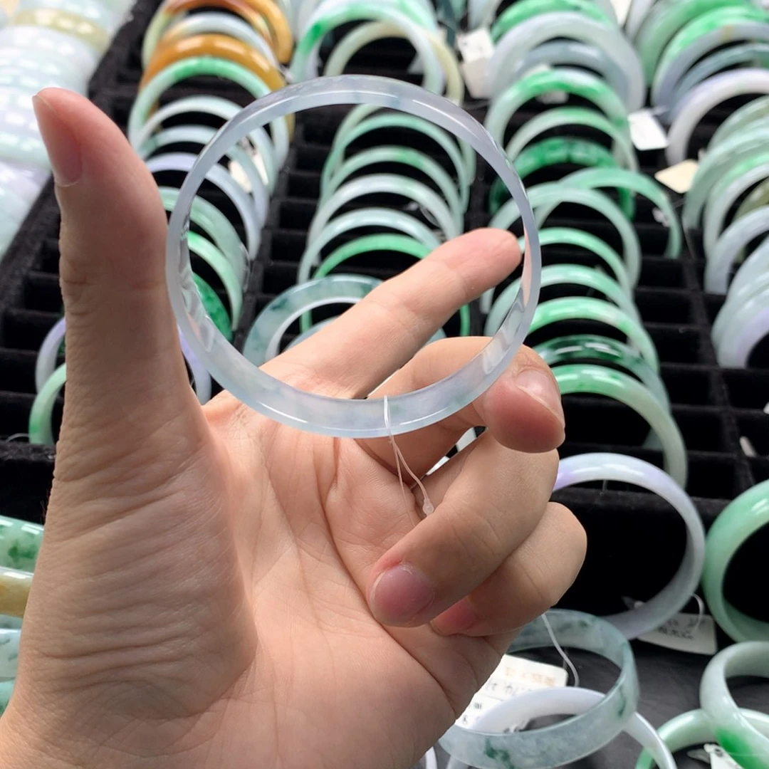 翡翠手镯未镶嵌一***刘翡翠